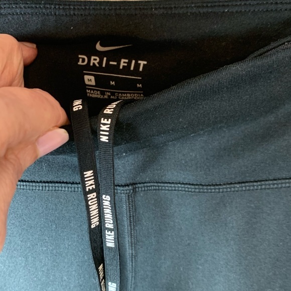 M Nike Dri-Fit black cropped fitness pants - Picture 8 of 8